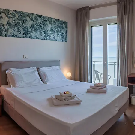 Отель Tritone Сенигаллия