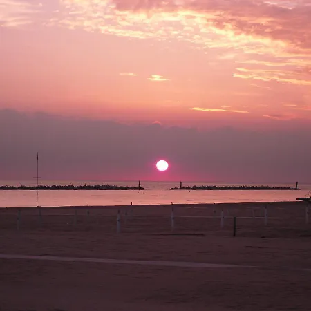 Tritone Отель 3*