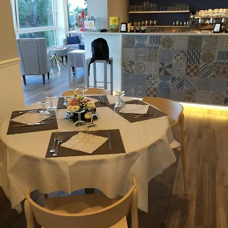 Tritone Отель 3*