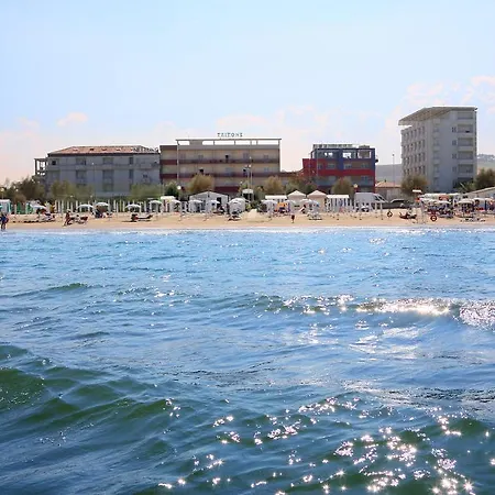 Отель Tritone 3*