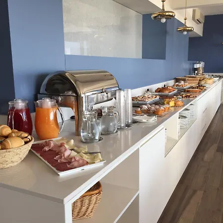 Отель Tritone 3*