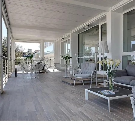 Tritone Отель 3*