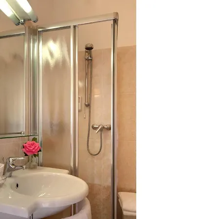 Отель Tritone 3*