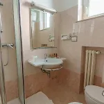 Tritone فندق