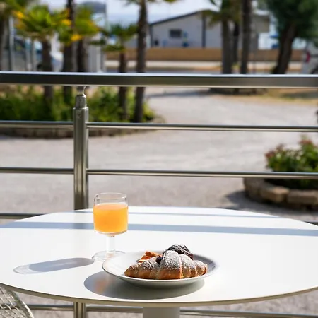 Tritone 3* سينِغاليا